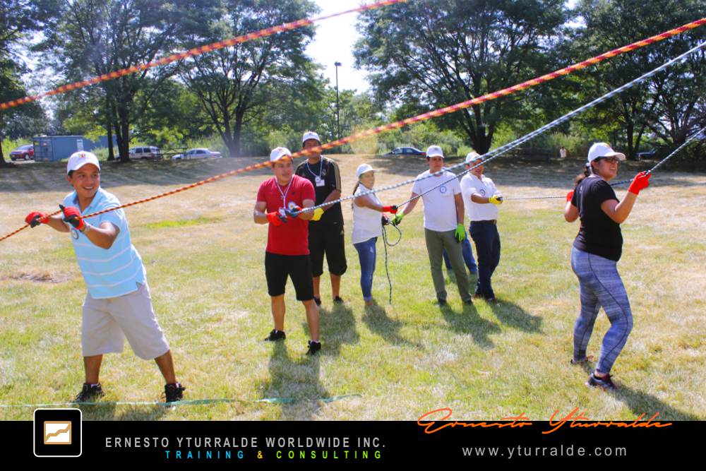 Team Building con Cuerdas Bajas para mejorar la comunicación y el compromiso de equipo