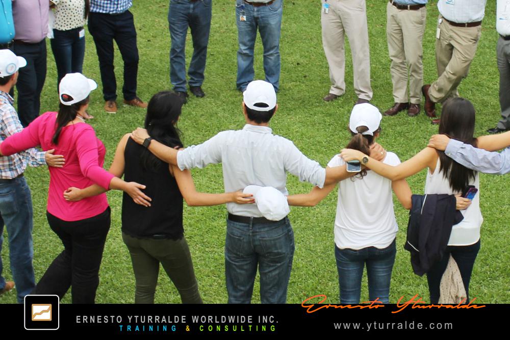 Actividades experienciales con Cuerdas Bajas para impulsar la adaptabilidad en equipos laborales